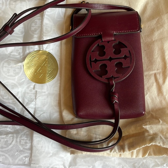 Tory Burch Handbags - Tory Burch Miller Phone Leather Crossbody, Flap with magnetic snap closure